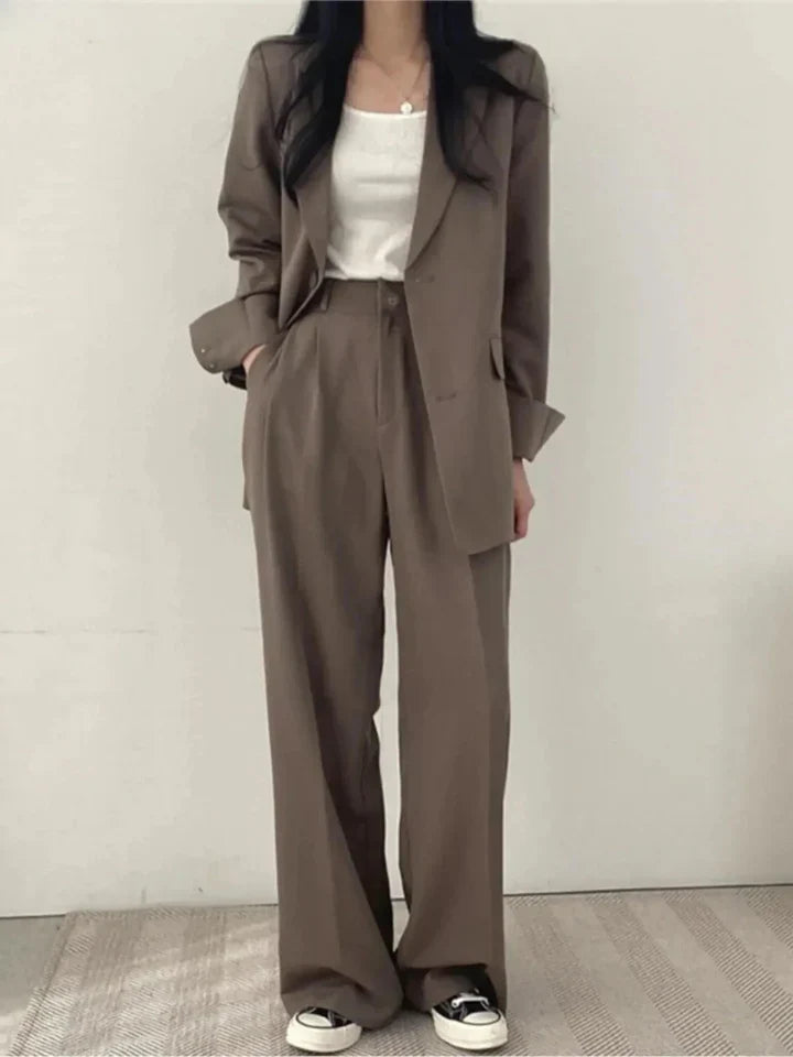 Tailleur femme deux pièces, blazer structuré et pantalon large