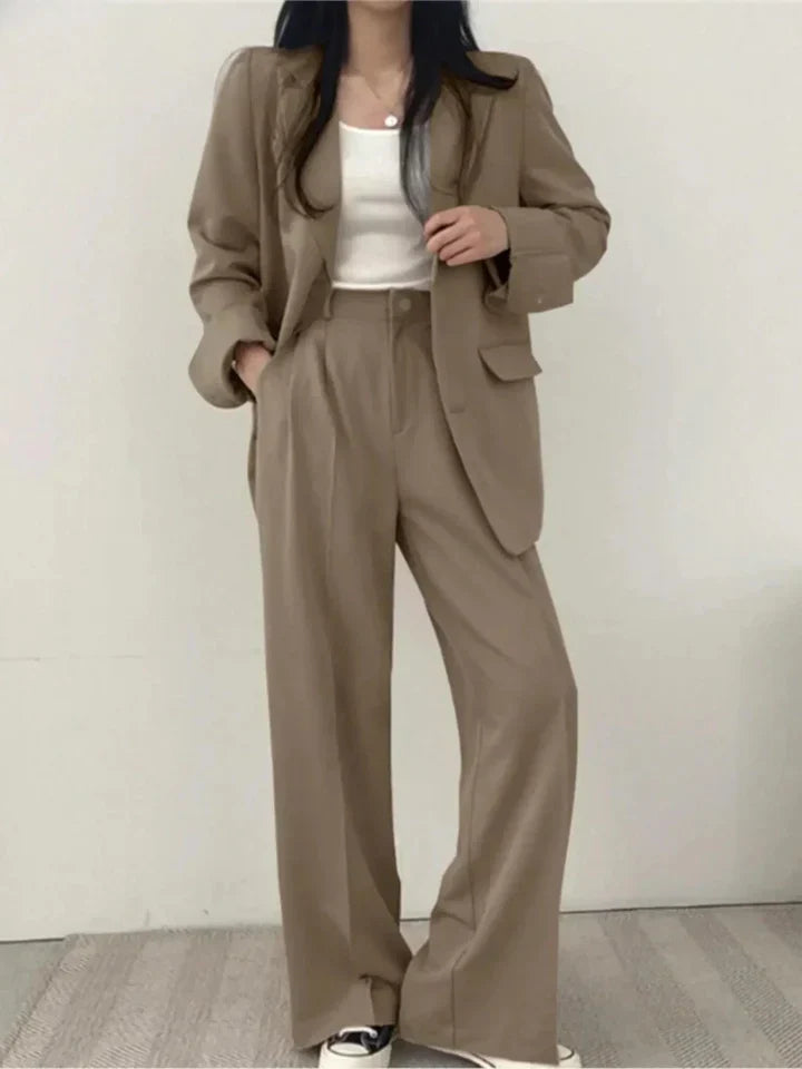 Tailleur femme deux pièces, blazer structuré et pantalon large