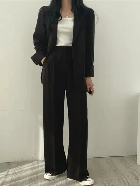 Tailleur femme deux pièces, blazer structuré et pantalon large