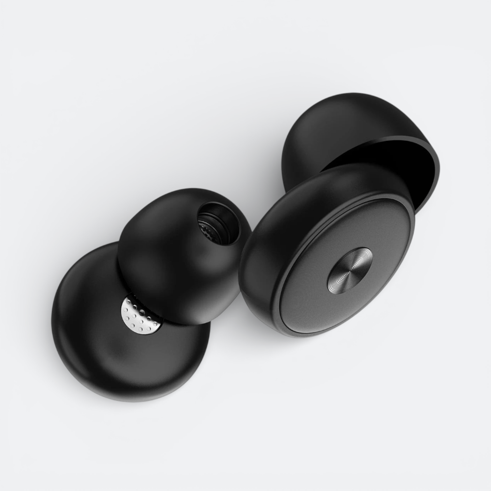 AïtaVia black silicone earplugs for comfortable travel, offering optimal sound isolation.