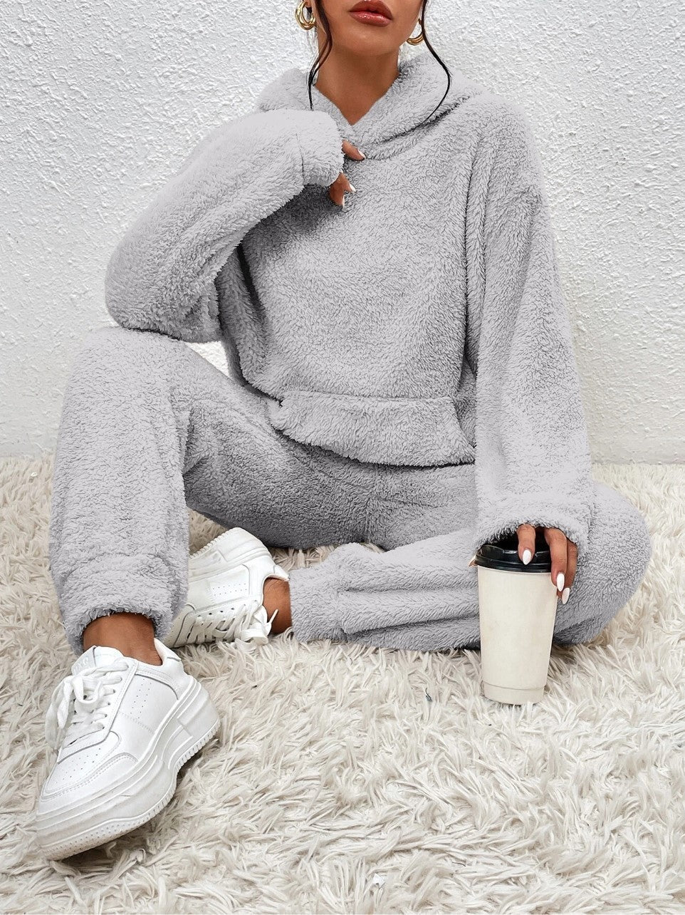 Ensemble Femme Douillet : Hoodie & Jogging Confortable pour la Détente
