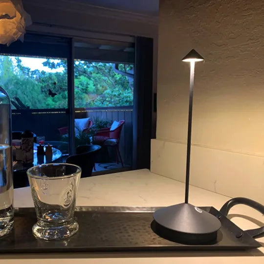 Lampe LED LumiCalme Étanche Dimmable - Design Minimaliste