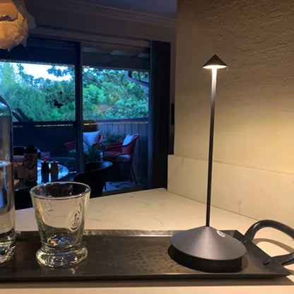 Lampe LED LumiCalme Étanche Dimmable - Design Minimaliste