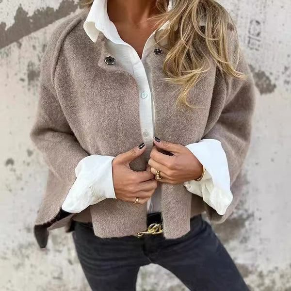 Manteau Court Chic pour Femme – Élégance Moderne à Boutons-Pression