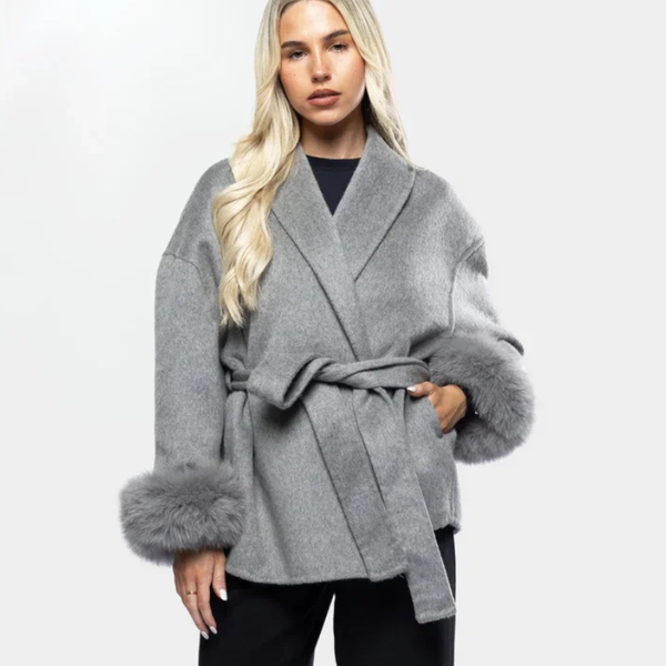 Manteau Élégant pour Femme avec Manches en Fausse Fourrure et Ceinture