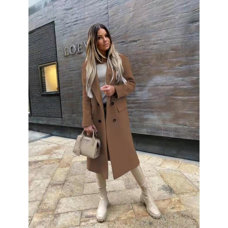 Manteau élégant pour femme avec boutons pour l'hiver