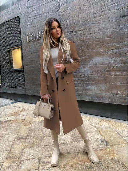 Manteau élégant pour femme avec boutons pour l'hiver