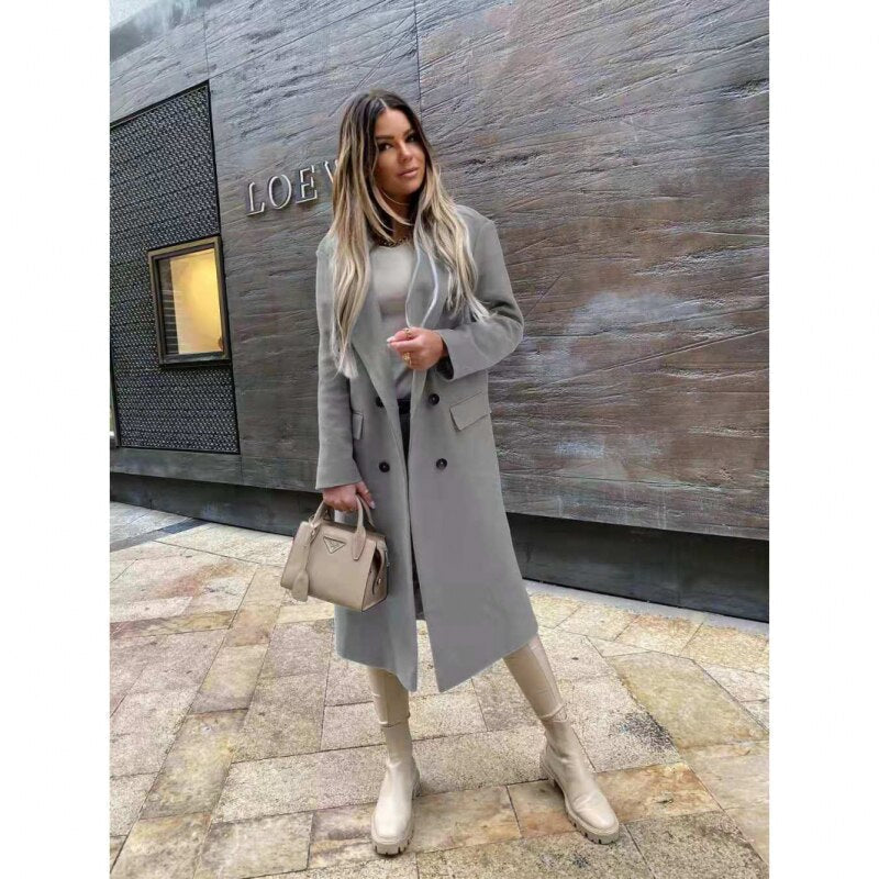 Manteau élégant pour femme avec boutons pour l'hiver