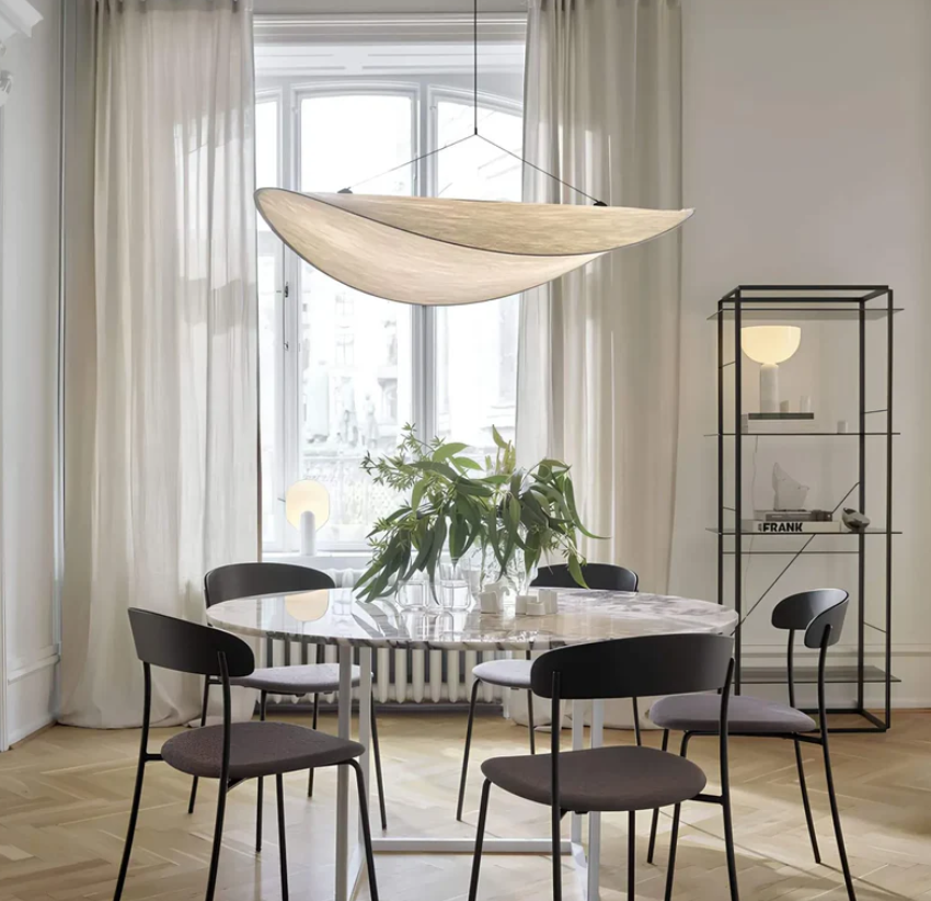 SoieLumière - Plafonnier en Soie Élégant - Design Unique