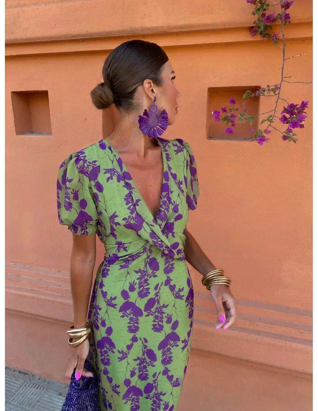 Robe  Élégance Estivale - Encolure en V et Manches Courtes