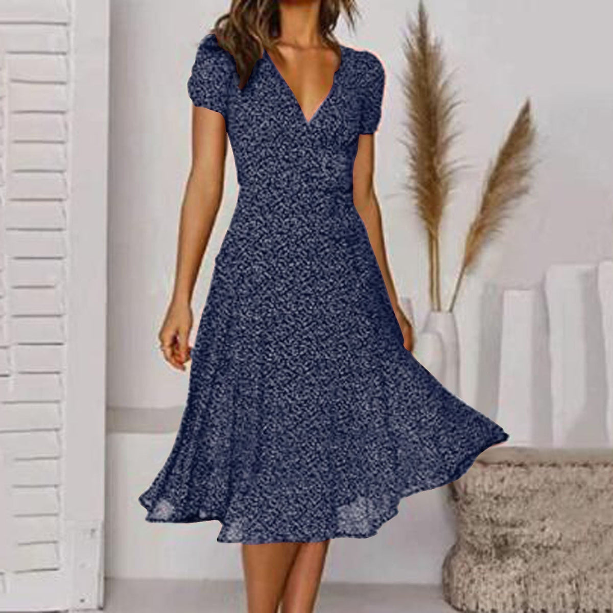 Robe Midi Évasée pour Femmes - Élégance Légère et Encolure en V