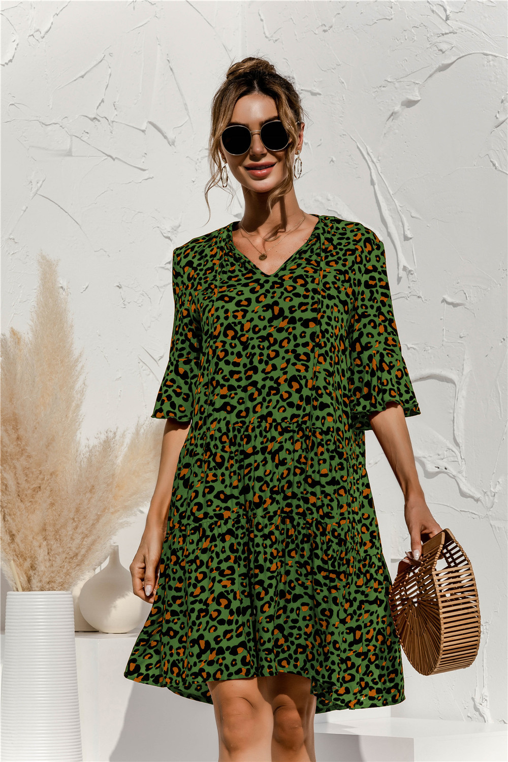 Robe Mini Femme à Volants Col V – Style Été Chic et Confortable